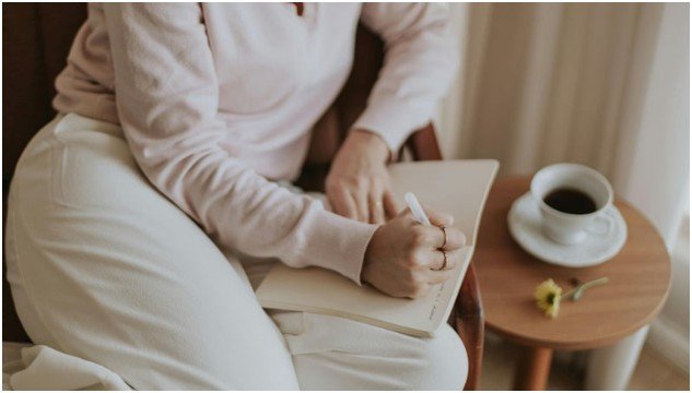 Why Healing Journaling Works Better Than “Positive Thinking”